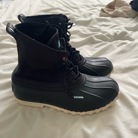 Native boots - Picture 2 of 3